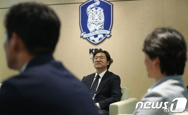 两男吮着她的花蒂尿 在线观看